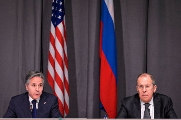 Блінкен та Лавров посперечалися через Україну на неформальній зустрічі — Bloomberg
