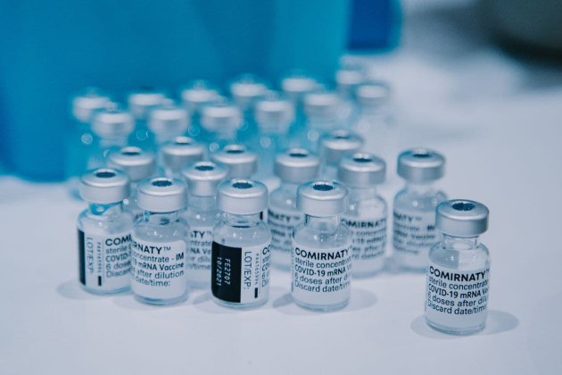 Антитіла вакцини Pfizer можуть бути у 40 разів менш ефективними проти штаму «Омікрон» — вчені