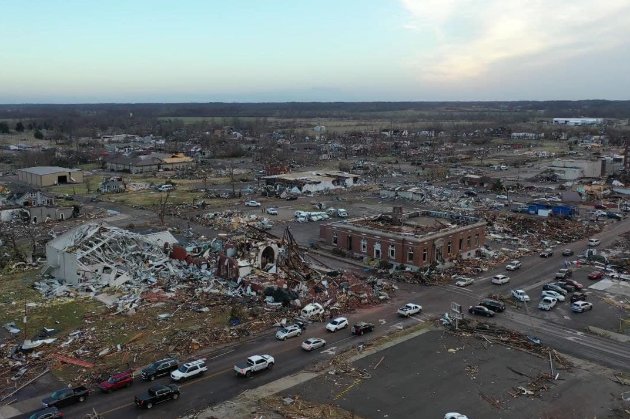 Жертвами торнадо в США стали понад 70 людей. Пошуки загиблих тривають (фото, відео)