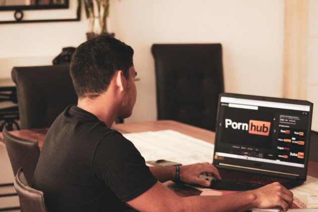 Pornhub опублікував глобальний звіт за 2021 рік. Які еротичні вподобання в українців