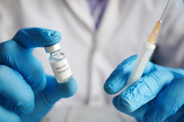 В Ізраїлі запровадили четверту дозу вакцинації проти коронавірусу для певних категорій населення 
