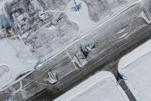 Зʼявилися супутникові знімки з російського аеродрому «Енгельс» після атак (фото)