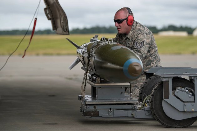 США можуть передати Україні обладнання для створення «розумних бомб»