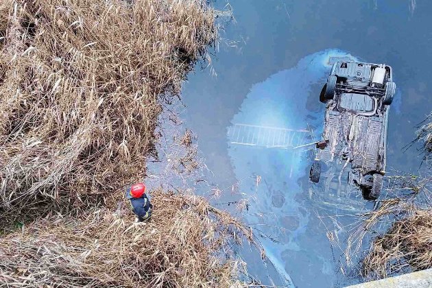 На Миколаївщині з мосту впало авто: п’ятеро загиблих (фото)
