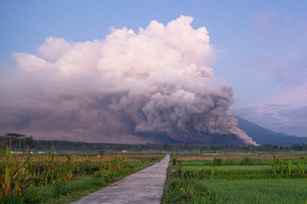 На острові Ява прокинувся вулкан Семеру (відео)