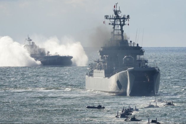«Море на нашому боці»: штормова погода заважає окупантами використовувати кораблі