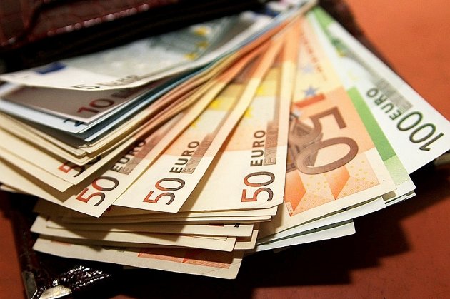 В Італії припиняють обмінювати готівкову гривню на євро
