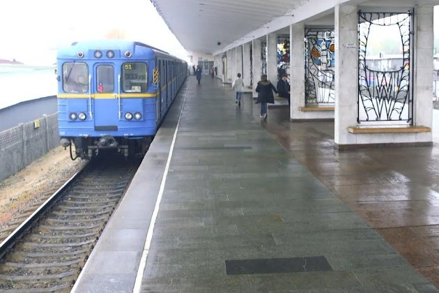 У київському метро пасажир потрапив під потяг  — КМДА