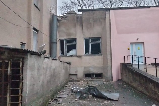 Росіяни обстріляли у Херсоні дитяче відділення лікарні та морг (фото)