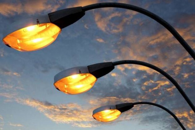 Дніпро повертається до планових графіків відключень світла: у місті запрацює зовнішнє освітлення