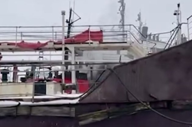 У Санкт-Петербурзі загорівся нафтовий танкер «Арктика» (відео)