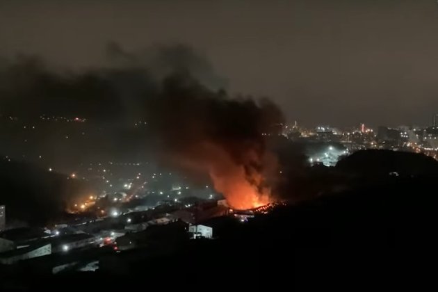 У росії чергова масштабна пожежа: у Владивостоці спалахнули склади (відео)