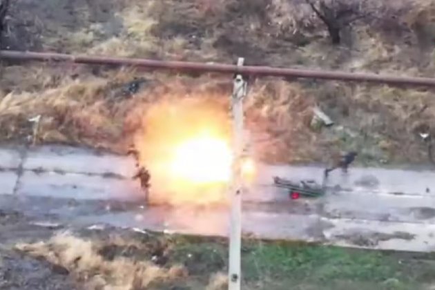 СБУ показала полювання операторів FPV-дронів на окупантів (відео)