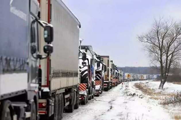 У ДПСУ розповіли, скільки вантажівок стоїть у черзі на кордоні з Польщею