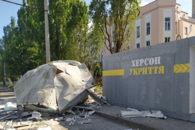 Окупанти вдарили по Херсону з артилерії: поранення дістали троє людей