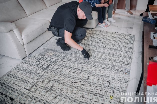 У Києві викрили лікаря і працівника ТЦК, які видавали чоловікам фіктивні довідки для втечі за кордон