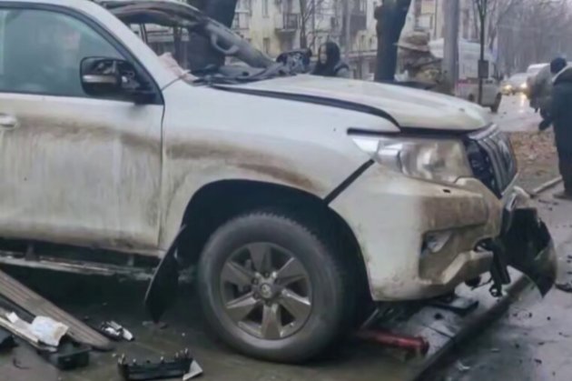 У центрі окупованого Донецька підірвали авто, ймовірно, в ньому був начальник Оленівської колонії (відео)