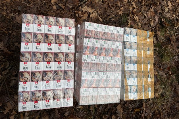 На Волині знайшли повітряну кулю з контрабандними цигарками з Білорусі (фото)