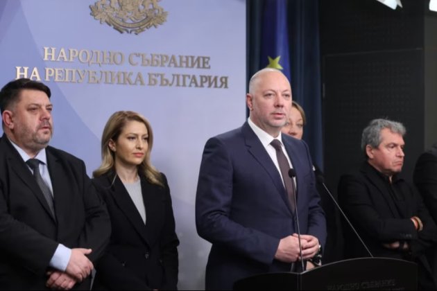 В Болгарії на тлі масових протестів уряд подав у відставку