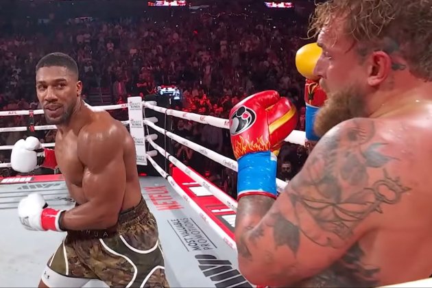 Блогер Джейк Пол отримав перелом щелепи у бою з Ентоні Джошуа (відео)