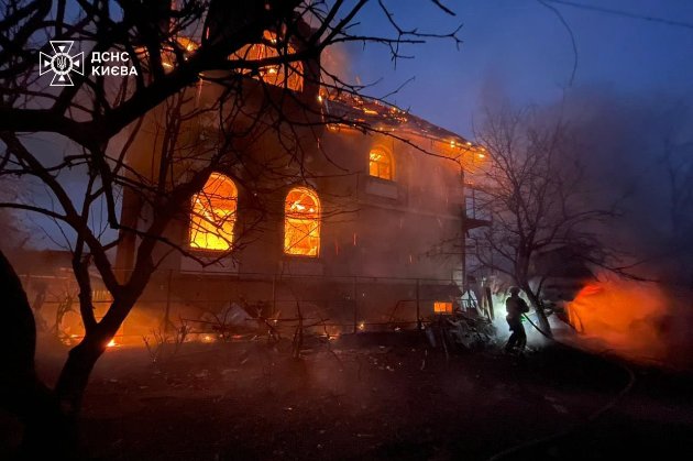 Київ всю ніч атакували ракети і дрони: у місті зникло світло і тепло (фото, відео)