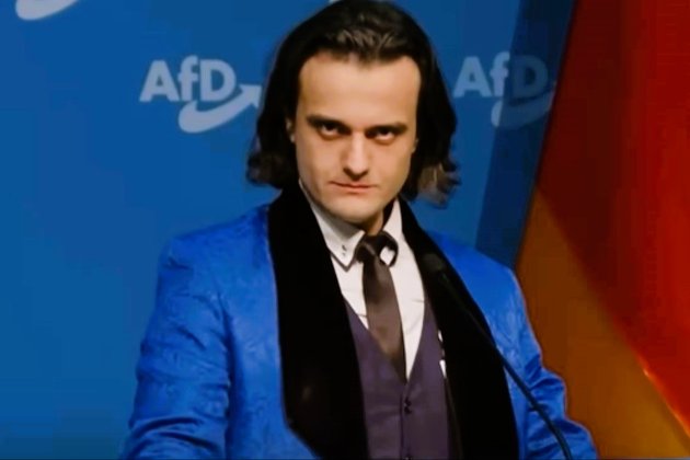 У Німеччині «російський німець» від AfD виступив у стилі Гітлера — його виганяють з партії (відео)