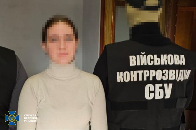 Інформаторка ворога на Миколаївщині встановлювала камери шляхом руху військ ЗСУ