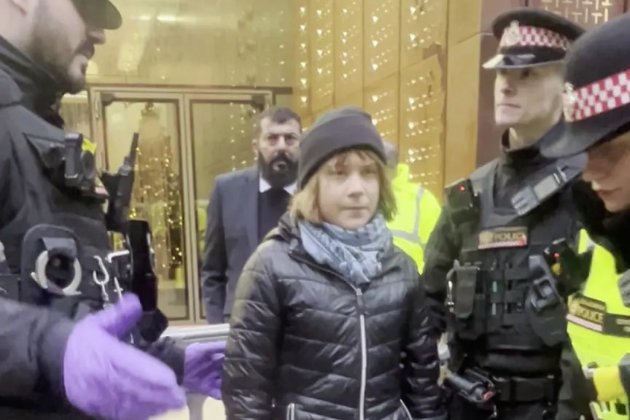 Грету Тунберг заарештували в Лондоні за демонстрацію підтримки забороненої палестинської організації (фото, відео)