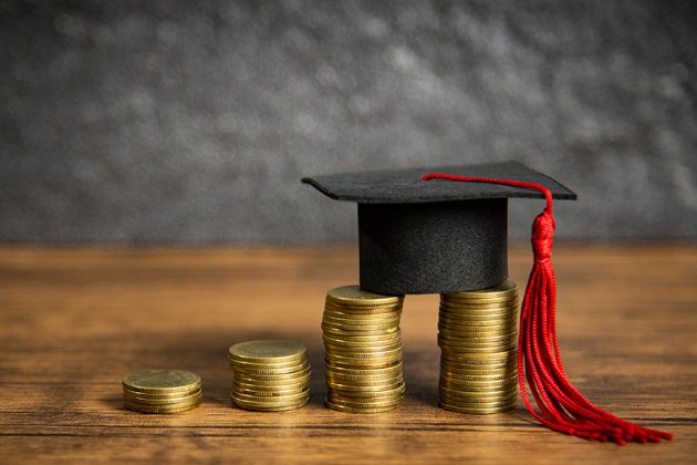 Стипендії в Україні з вересня 2026 року зростуть удвічі: у Мінфіні озвучили суми виплат