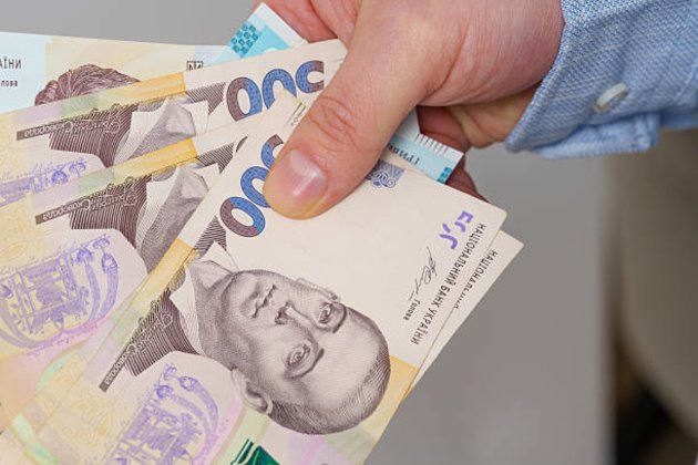 У січні 2026 року зарплати вчителів зростуть на третину — Свириденко