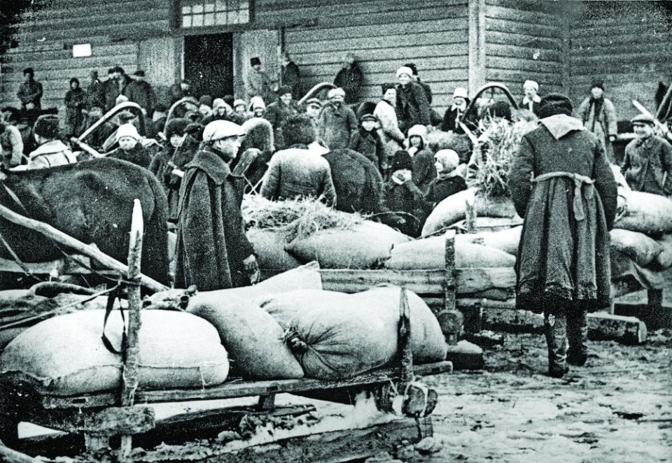 Селяни здають хліб у Баришівському районі Київської округи, 1930 рік
