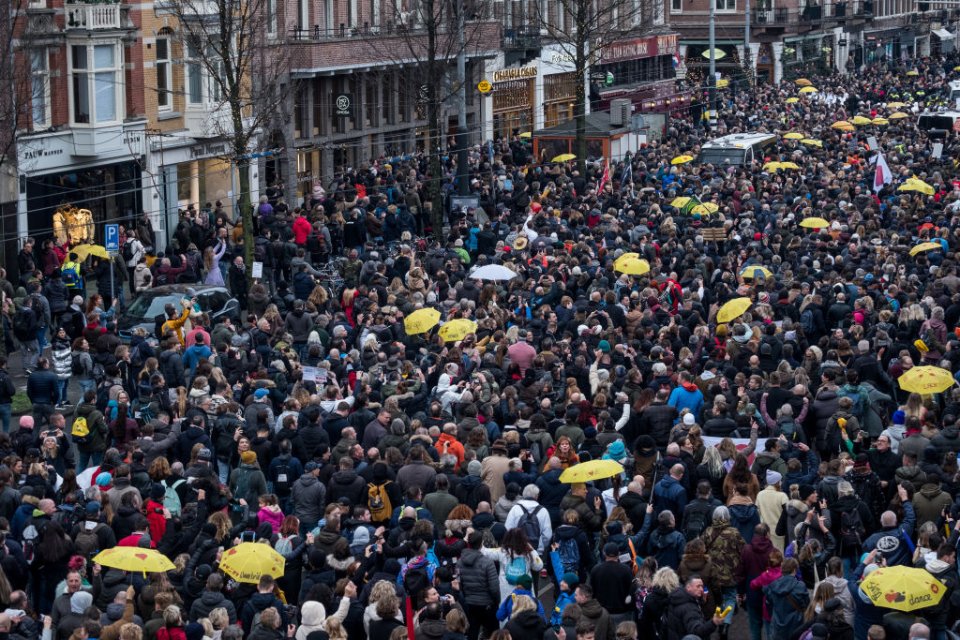 Протести проти COVID-обмежень в Амстердамі