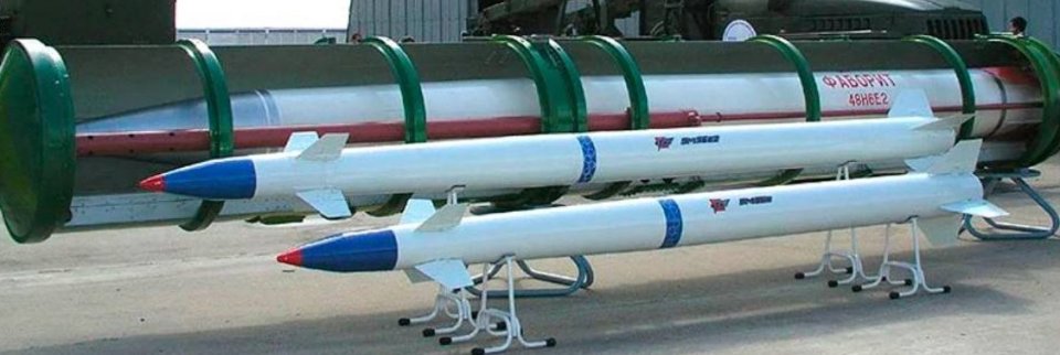 Макети зенітних ракет 48Н6Е2, 9М96Е та 9М96Е2