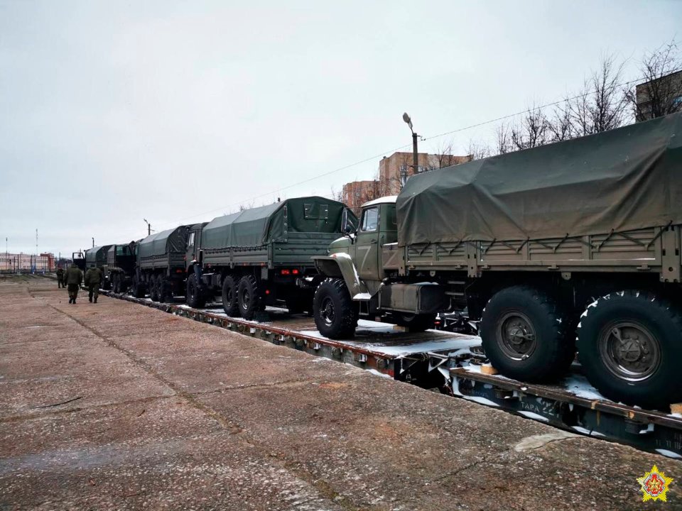 російські вантажівки білорусь