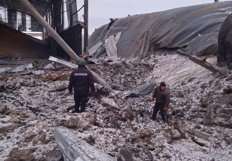 обстріл зерносховища у Вовчанську