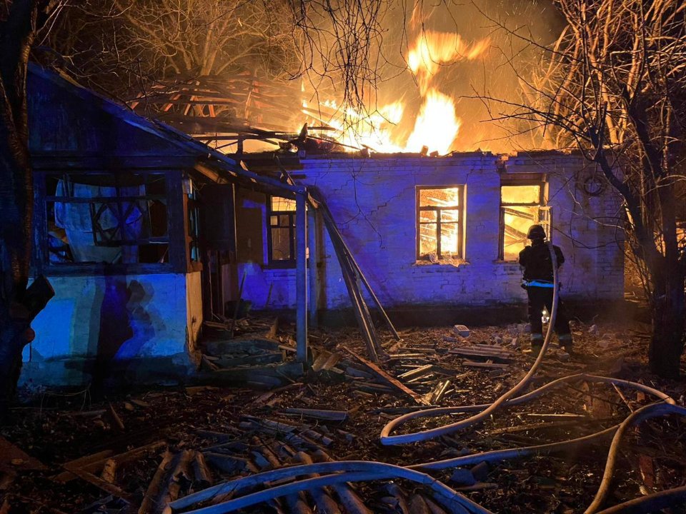 Під час атаки на Київщину дрони пошкодили музей ретроавтівок