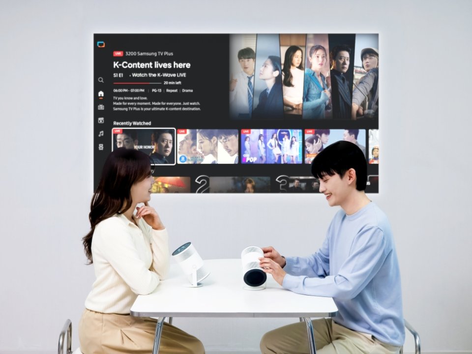 Проєктор Samsung The Freestyle+ із ШІ дозволяє переглядати контент на будь-якій поверхні проєктор Samsung The Freestyle+