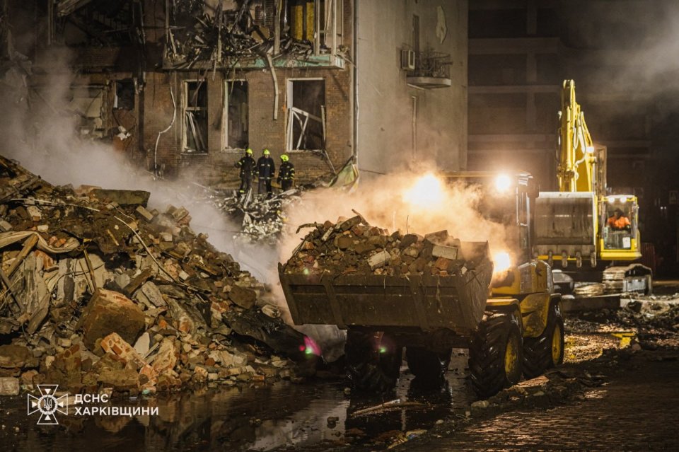 Під завалами багатоповерхівки у Харкові можуть перебувати ще п’ятеро людей (фото)