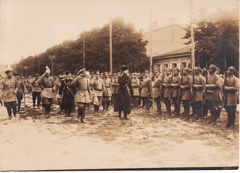 Павло Скоропадський приймає парад 4-ого полку Сірожупанників, 27 серпня 1918