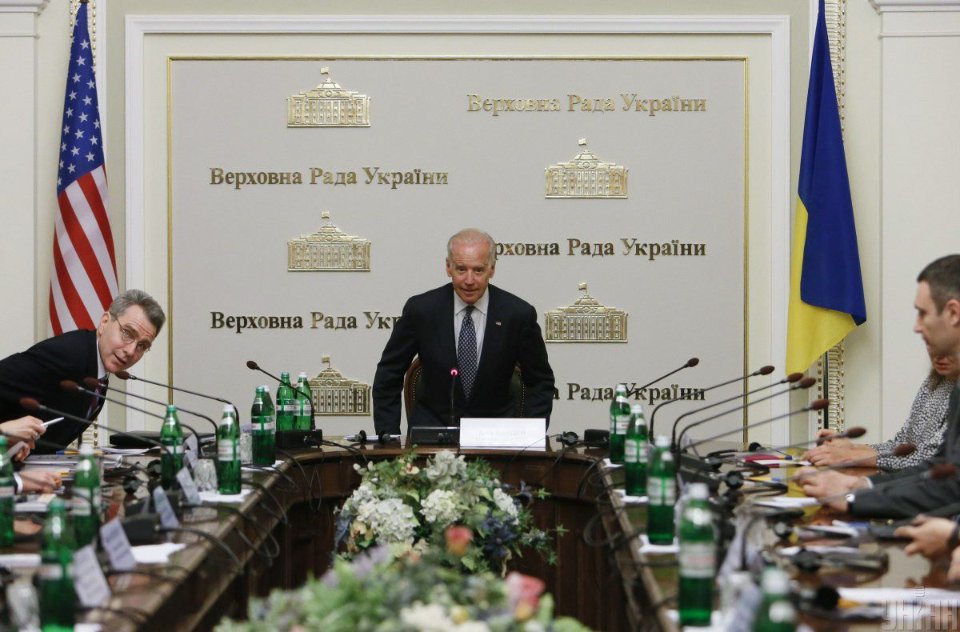 Байден на зустрічі з керівниками парламентських фракцій у Києві у квітні 2014 року