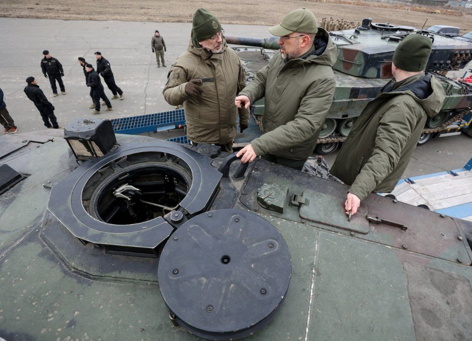 Танки Leopard 2 доставили в Україну: перші фото