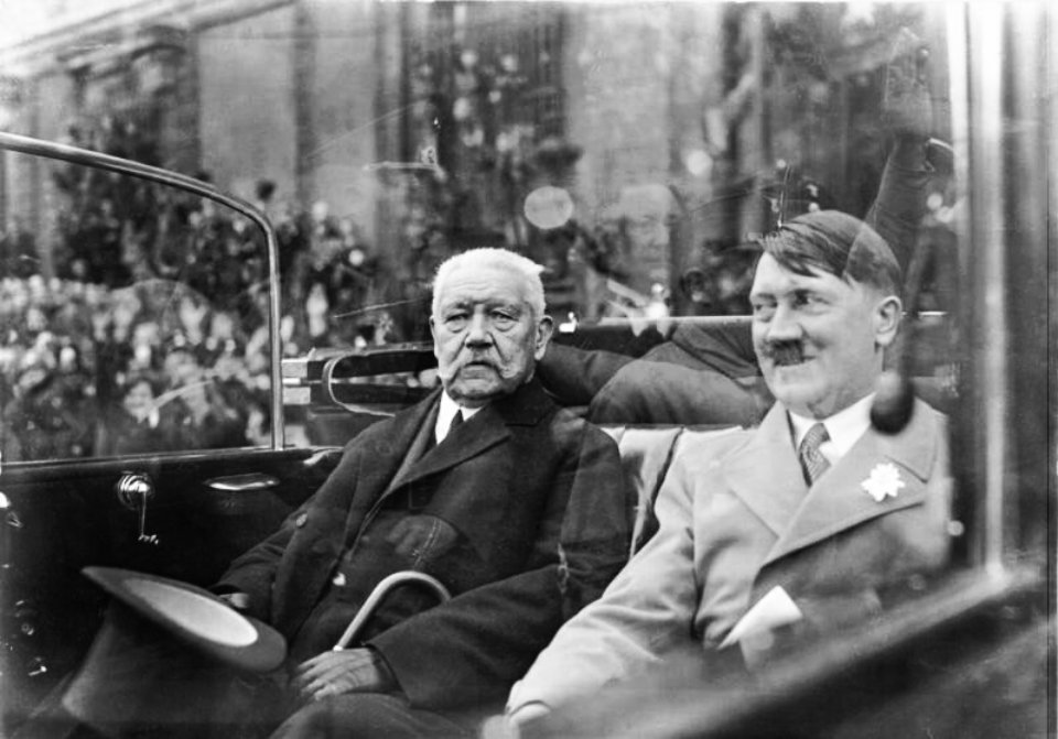 Гітлер та Гінденбург відмінності фашизму від нацизму