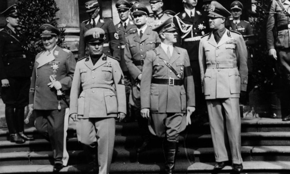 Лідери нацистів та фашистів наприкінці 1930-х років: Герман Герінг, Беніто Муссоліні, Адольф Гітлер та Галеаццо Чано