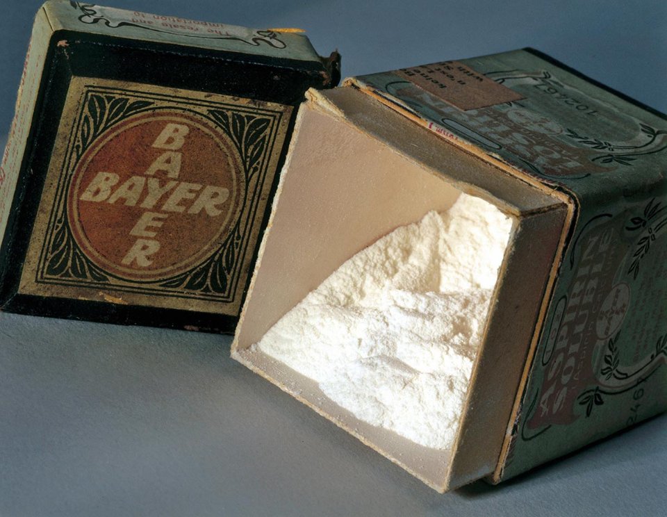 Спочатку аспірин продавався у вигляді порошку. У формі таблеток його почали виготовляти в 1904 році / GettyImages