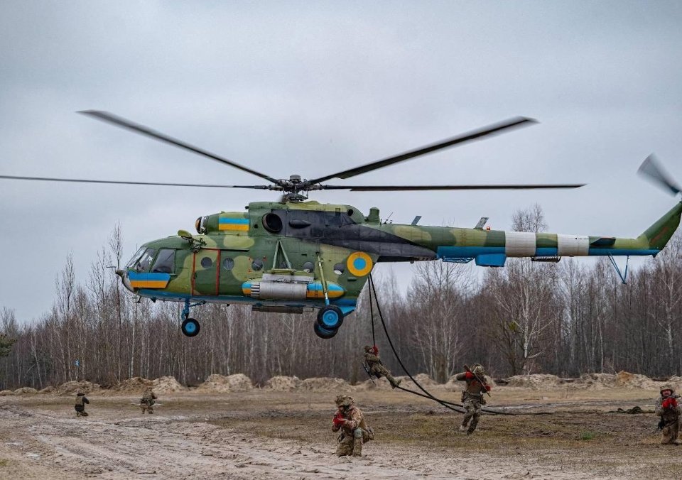 український військовий гелікоптер