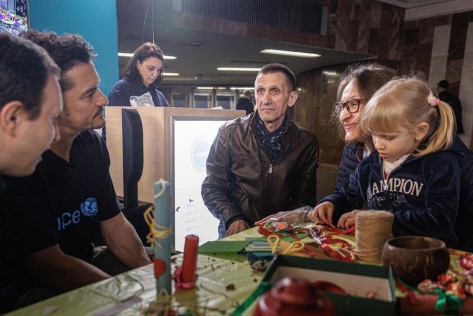 Орландо Блум приїхав в Україну та відвідав центр підтримки дітей (фото)