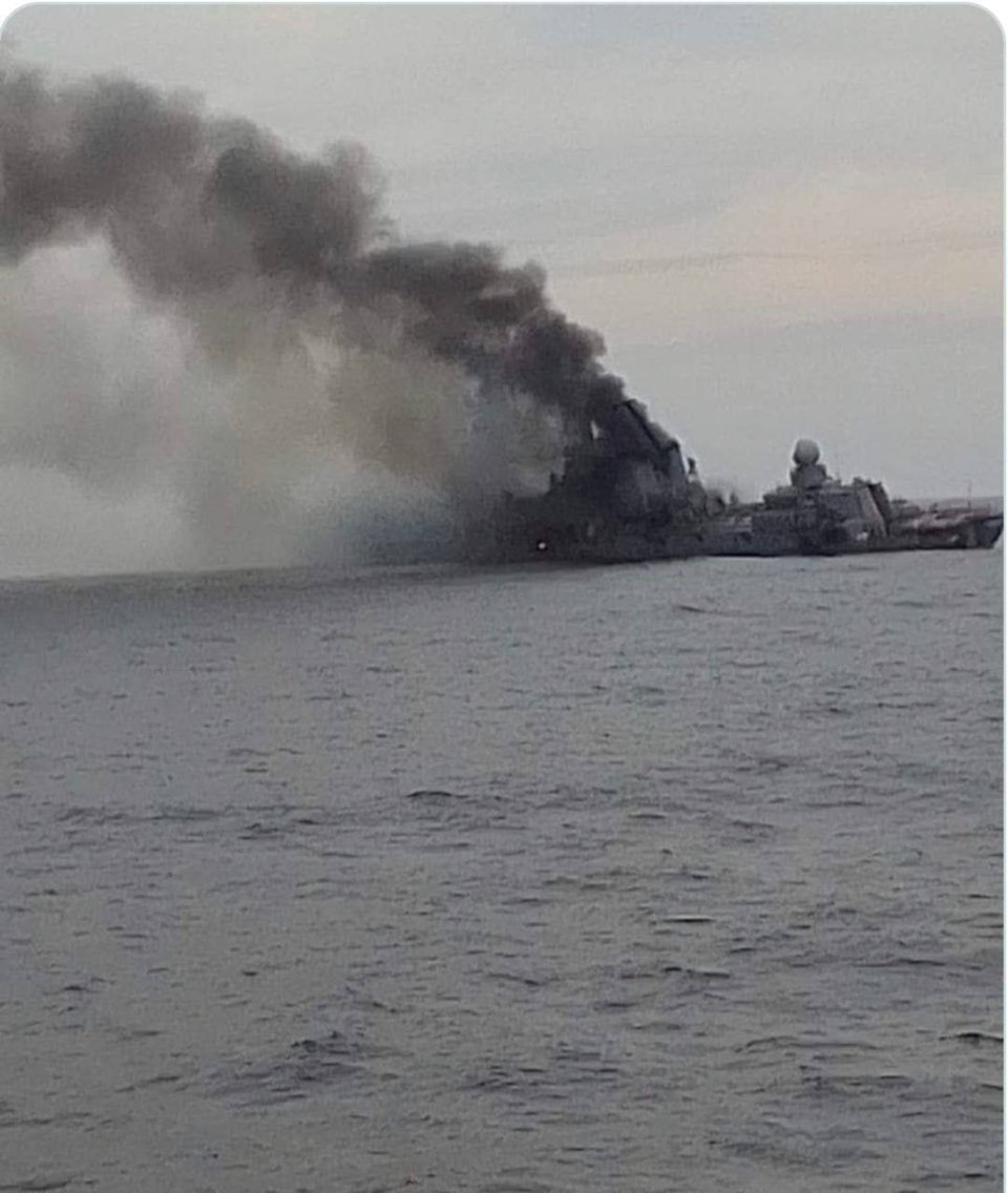 крейсер «Москва» тоне