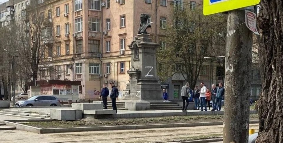Розмальований пам’ятник Пушкіну