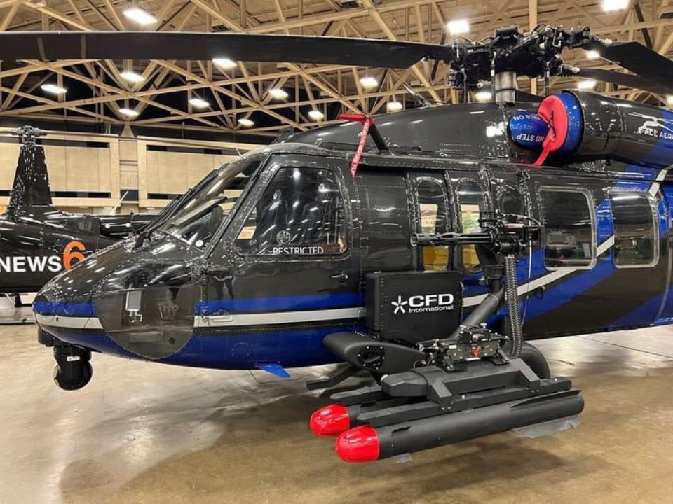 UH-60A Чорний Яструб ГУР з бортовим номером N60FW Blue AceDeck на виставці у Даласі у березні 2022 року / Бойова авіація України