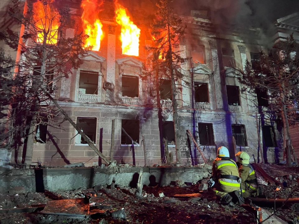 Миколаївське адміралтейство після обстрілу 27 квітня